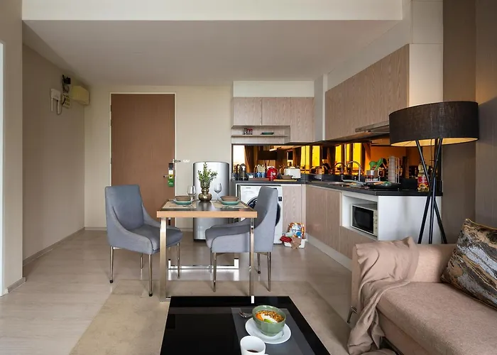 Wander - Ekkamai - Balcony, Pool, Gym, Full Kitchen アパート